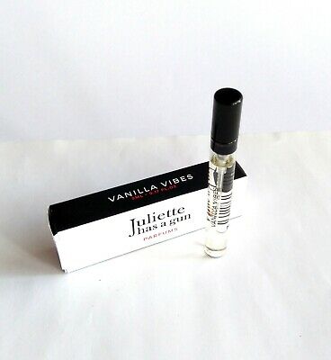Juliette Has a Gun Vanilla Vibes 4ml 0.135 fl. oz. επίσημο δείγμα αρώματος, Juliette Has a Gun Vanilla Vibes 4ml 0.135 fl. oz. oficjalna próbka perfum, Juliette Has a Gun Vanilla Vibes 4ml 0.135 fl. oz. официальный образец духов, Juliette Has a Gun Vanilla Vibes 4ml 0.135 fl. oz. uradni vzorec parfuma,